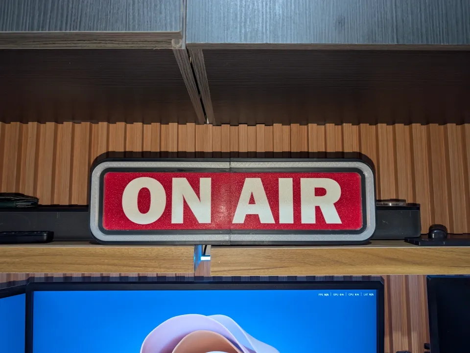Letrero ON AIR · fotografía real