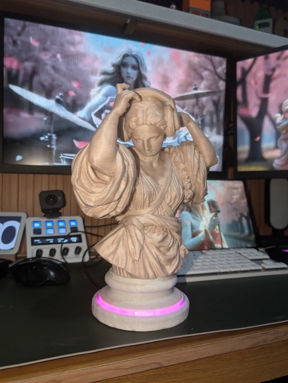 Busto con base iluminada · fotografía real 1